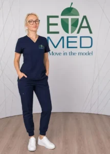 Inna Isaeva in der Praxis von ETAmed. Sie arbeitet als Physiotherapeutin sowie FDM-Therapeutin i.A. und betreut Patienten auf Ukrainisch, Russisch und Deutsch.